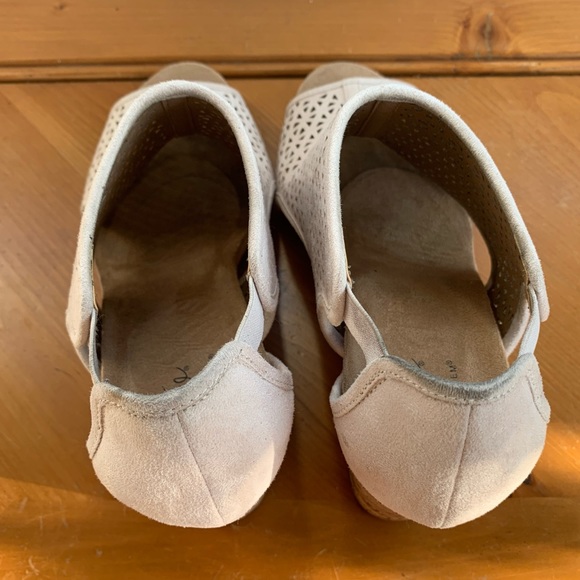 Blush suede wedges - Picture 8 of 9